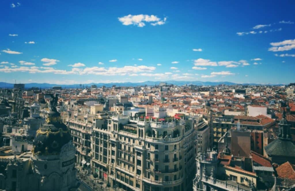 Vivir en la ciudad o en el campo: pros y contras