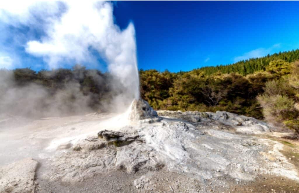 Fuente de energía geotérmica natural