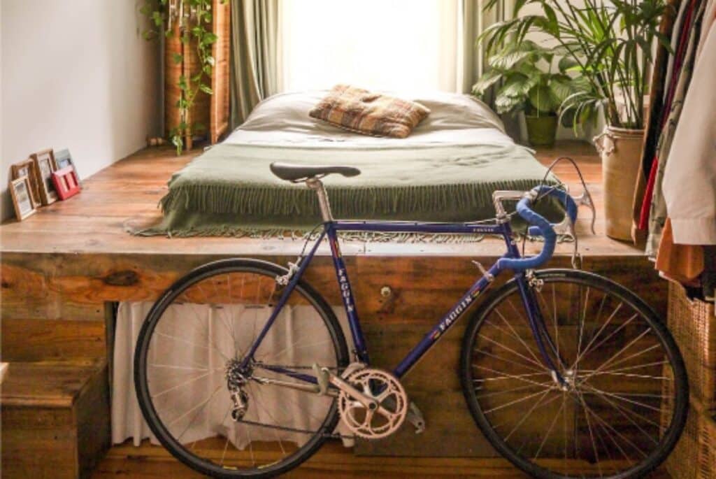 Las viviendas espaciosas se pueden permitir tener la bici apoyada en el suelo