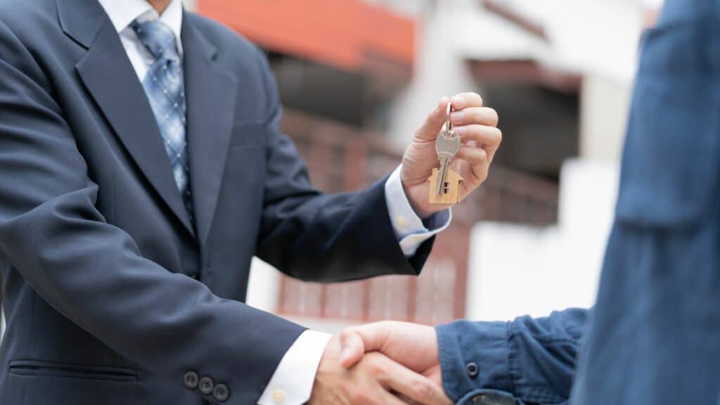 Come funziona la vendita di un immobile senza successione